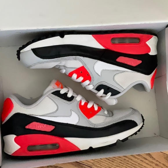 Nike Air Max 90 iD Women's Shoe - Picture 3 of 4